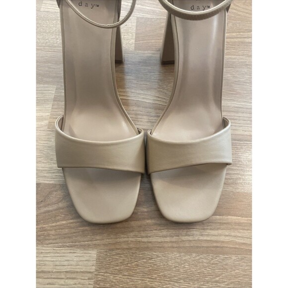A New Day Shelly Heels Tan 11 Wide Ankle Strap Block Heel Memory Foam NEW - Picture 8 of 16